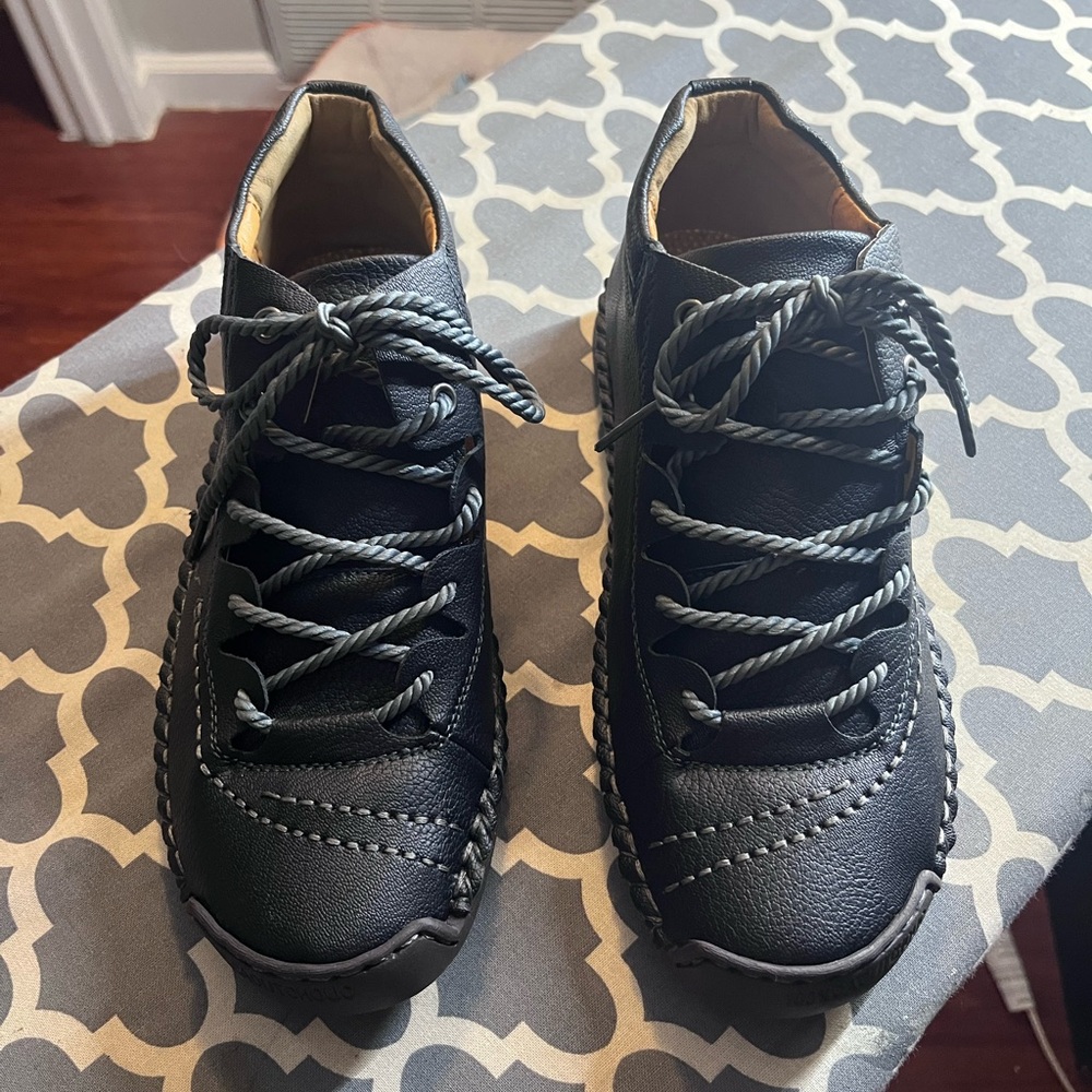 Stylish Dark Grey Tennis With Shoe Laces